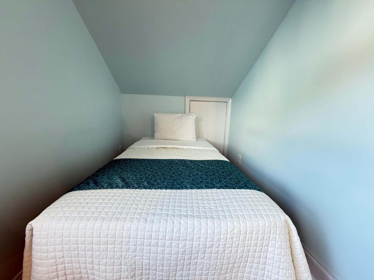 Popular attractions Area Nearby Property